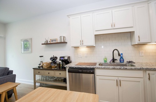 Southern Pines House | The Downtown Pines Retreat - 3BR Southern Pines Townhome