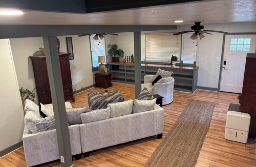 Buffalo Junction House | The Driftwood Cozy Cottage! A mile from the lake.