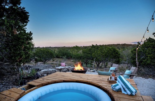 Fredericksburg Cabin | The Elegant Casa Agave. nHOT TUB minutes from Fredericksburg