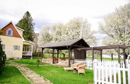 Banner Elk Cottage | The Elk Suite in Downtown Banner Elk