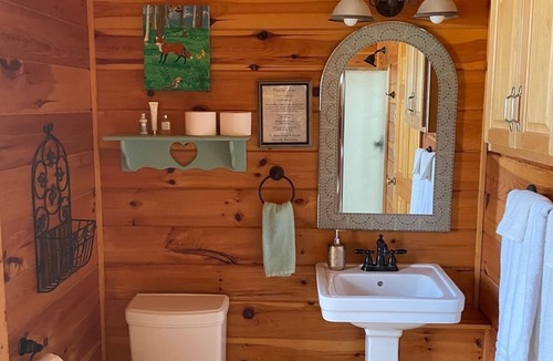 Banner Elk Cottage | The Elk Suite in Downtown Banner Elk