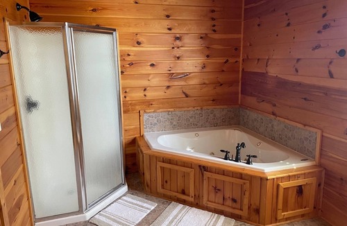 Banner Elk Cottage | The Elk Suite in Downtown Banner Elk