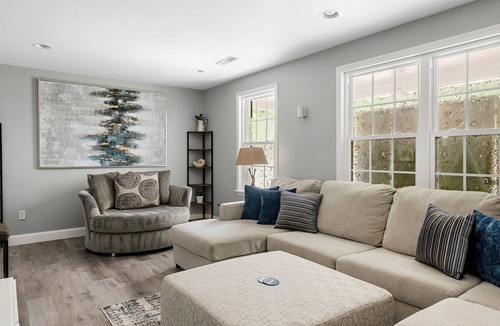 Mount Pleasant House | The Ferry by StayDuvet | Short Drive Downtown