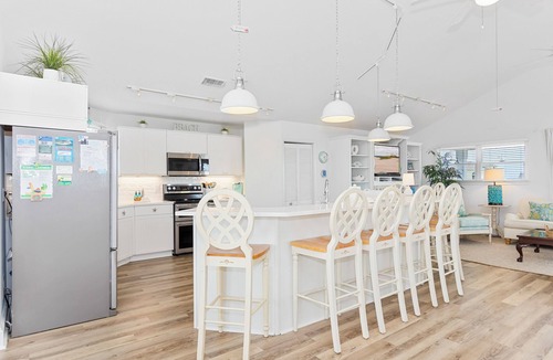 The Point House | The Finnish Line: On The Point! Walk to Beach, Perfect Family Retreat