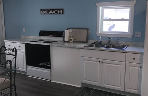 Garden City Cottage | The Flamingo 2 Bedroom 2 Full Bath Cottage on Stocked Lake
