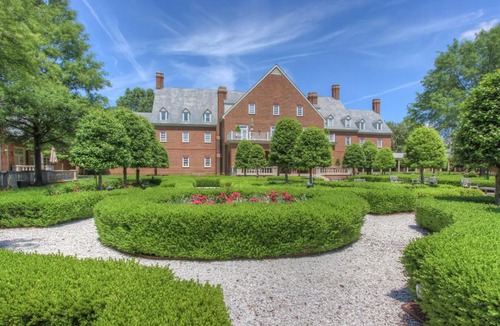 Fentress Hotel | The Founders Inn & Spa Tapestry Collection By Hilton