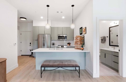 Metropolitan Apartment | The Gardenia Family Suite | Near Downtown