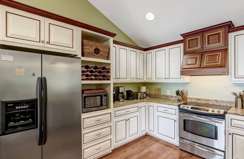 Littleton House | The Gaston Getaway | Prime Location | Big Water Views! Reduced rates for 2026!