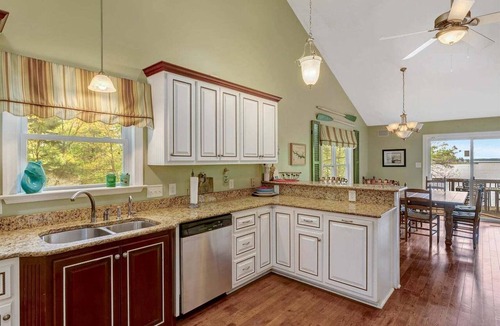 Littleton House | The Gaston Getaway | Prime Location | Big Water Views! Reduced rates for 2026!