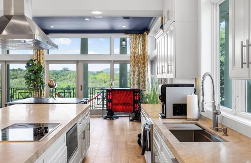 Hudson Bend House | The Gatsby: Retreats, Weddings, Events, Games, Mansion