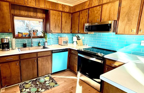 Dan River House | The Groovy Groundhog located within minutes to the Blue Ridge Parkway