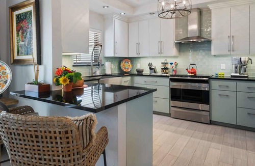 Horseshoe Bay House | The Harbor House | Swimming Pool | Walking to HSB Resort | Hot Tub