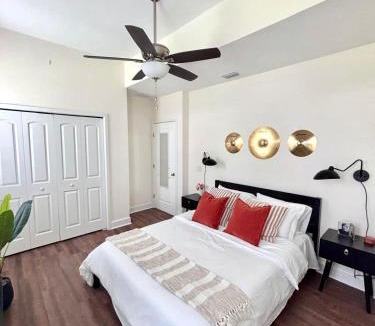 Pleasant Street House | The Harmony Suite Near UF Shands & Downtown