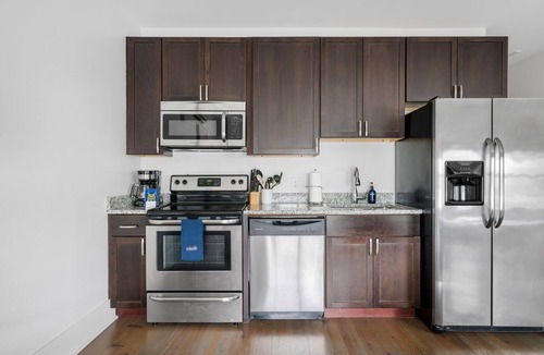 Downtown Charleston Apartment | The Heart of Historic King St | Cooper Suite