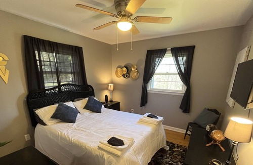 Lynchburg House | The Hidden Wooded Ranch 3Bd/1Ba Home, Close to LU, Downtown and U of Lynchburg