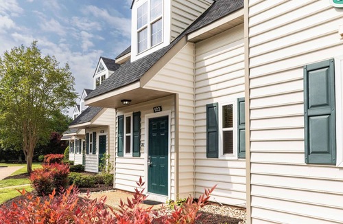 Berkeley Resort | The Historic Powhatan Williamsburg - 4 BDRM 2KG 1QN 2TWN 2 SOFABEDS 2 STORY STE