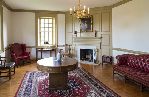 Berkeley Resort | The Historic Powhatan Williamsburg - 4 BEDROOM 2KG 1QN 2TWN 2 STORY DELUXE SUITE
