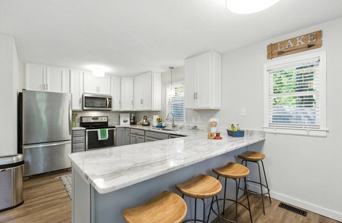 Townville House | The Holiday House w/ Dock - Close to Clemson!