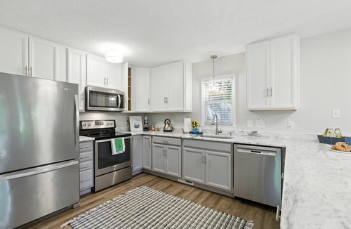 Townville House | The Holiday House w/ Dock - Close to Clemson!