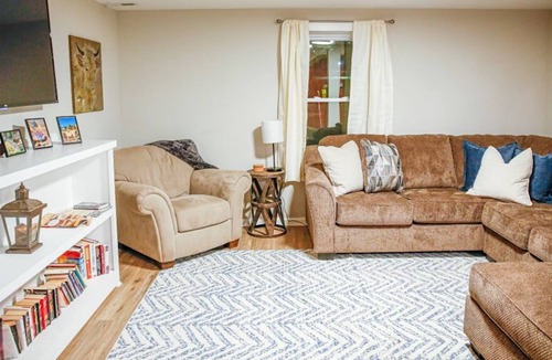 Salem House | The House at Jocassee Farm with animals & hot tub