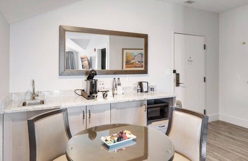 Stevensville Hotel | The Inn at Chesapeake Bay Beach Club