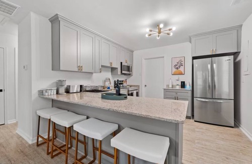 Hampton House | The Iverson: Cozy 2 Bdrm Home by the Beach