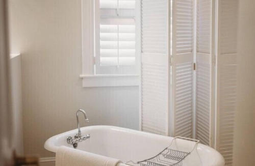 Downtown Hotel | The Jefferson Inn Downtown Southern Pines Premium King Suite