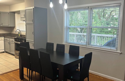 New Carrollton House | The Jodie: Beautiful 4-Bedroom, 2-Bathroom, 1-Jacuzzi, and Spacious Event Hall