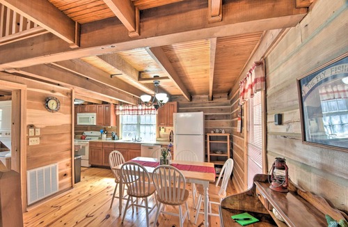 Gumlog Cabin | ‘The Lake Place’ Cabin w/Golf Cart & Free Kayaks!