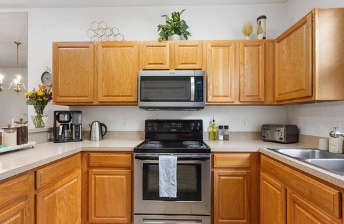 Gainesville Condo | The Landing at Oaks | Full Kitchen Near I75