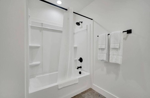 Midlothian Apartment | The Lawson District | Poppy Suite