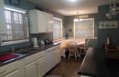 North Lakeport House | The Lighthouse Cottage - Sleeps 8