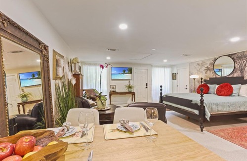 High Springs Apartment | The Lilly- Enchanting Downtown Studio