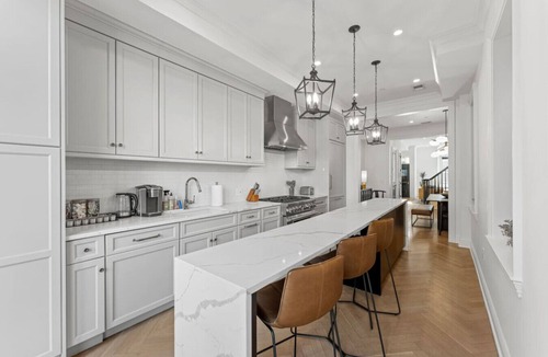 Bloomingdale House | The Lincoln | Entire 7BR DC Rowhome | Sleeps 14