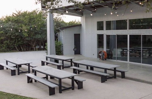 Dripping Springs House | The Liney Moon-Stellar House Sleeps 22 w/Pool, Firepits, Putting Green, & More!