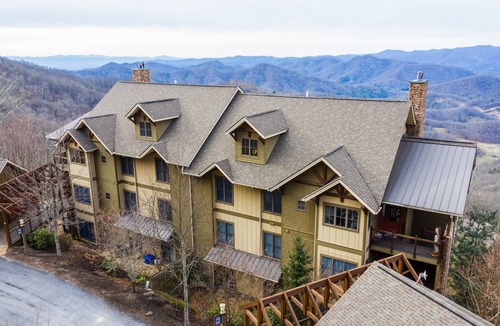 Burnsville Villa | The Lions Den - Private Club Access