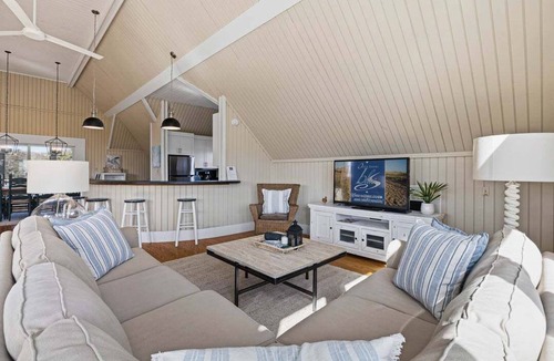 Duck House | The Little Wren | 180 ft to the beach | Community Pool