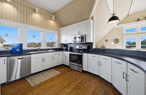 Duck House | The Little Wren | 180 ft to the beach | Community Pool