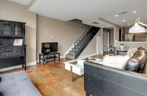 Downtown Austin Apartment | The Littlefields by Lodgewell | Downtown Loft | A4