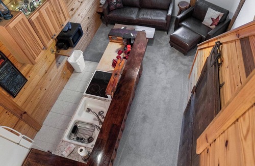 Enterprise Apartment | "The Lodge"- APT w/Loft Bedroom, Walnut Bar, Quiet Setting, Covered Parking