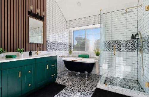 Katymead House | The Mad Hatter - Heated Pool Gameroom & More