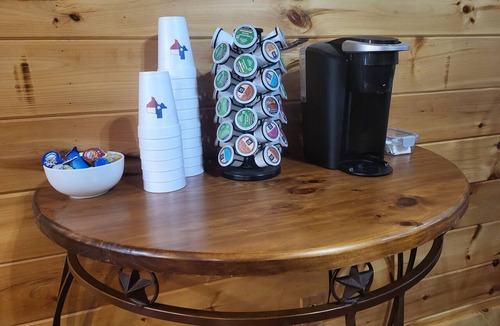 Aspermont House | The Madison- Hunters & Work Crews Welcome / Starlink Wi-Fi / Sleeps 8 / Fire Pit