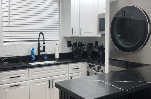Norfolk - Virginia Beach Apartment | The Magnolia JEM With A Private Entrance