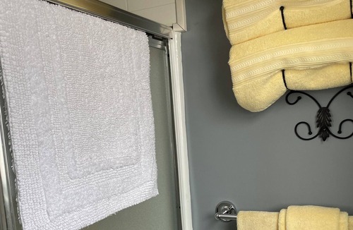 Anderson House | The Michelle Suite