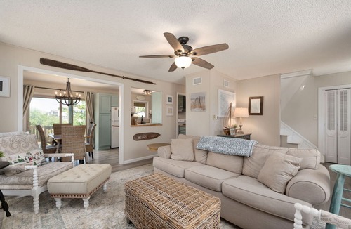 Duck House | The Mist a Spot 4 Bedroom Home A Short Walk To Beach
