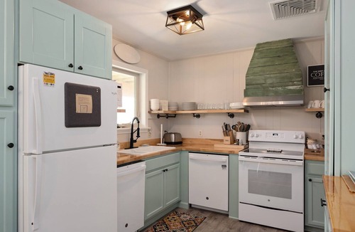 Duck House | The Mist a Spot 4 Bedroom Home A Short Walk To Beach