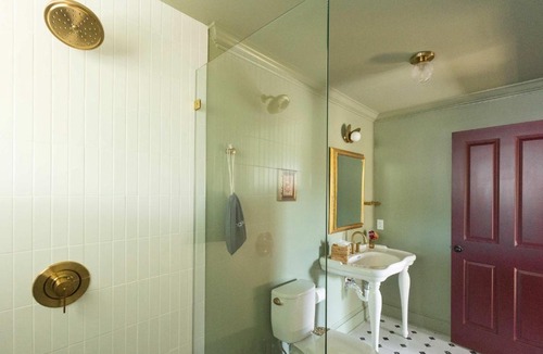Harleston Village Bed & Breakfast | The Nicholas George's King Suite- Walk to King