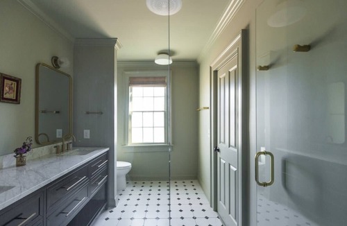 Harleston Village Bed & Breakfast | The Nicholas Veranda King Suite - Walk to King