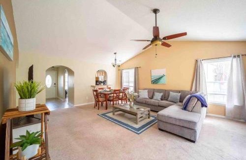 Myrtle Beach House | The Oasis w/3br/Wi-Fi/15 Minutes from the beach