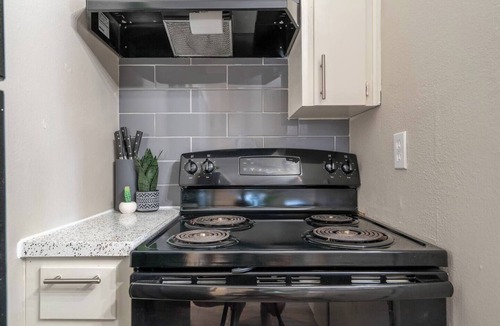 Allandale Apartment | The Olive | Cozy Retreat | Sleeps 3